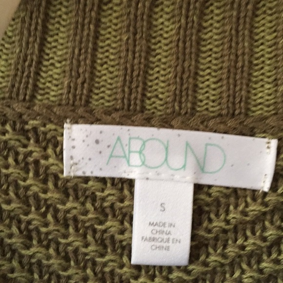 NWOT 🍀Cropped Sweater🍀 - Picture 3 of 4